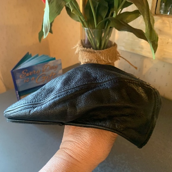 Harley Davidson BLACK, 100 percent SOFT LEATHER, HD NEWSBOX cap. Size SMALL. - Picture 8 of 11